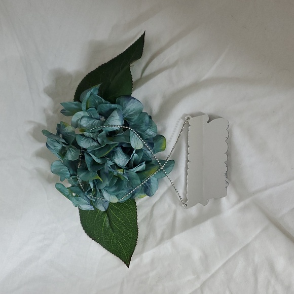 New York Couture Statement Necklace - Picture 3 of 5